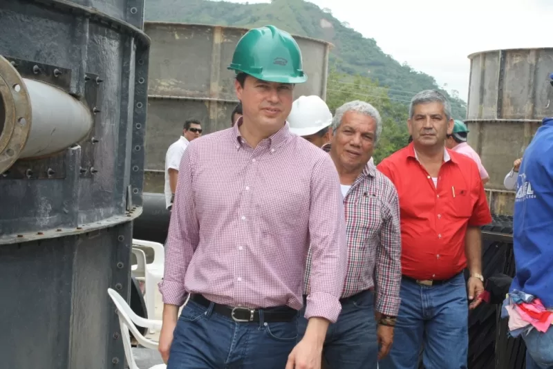 El senador Juan Manuel Galán visitó la construcción de la planta de tratamiento de agua de La Vega.